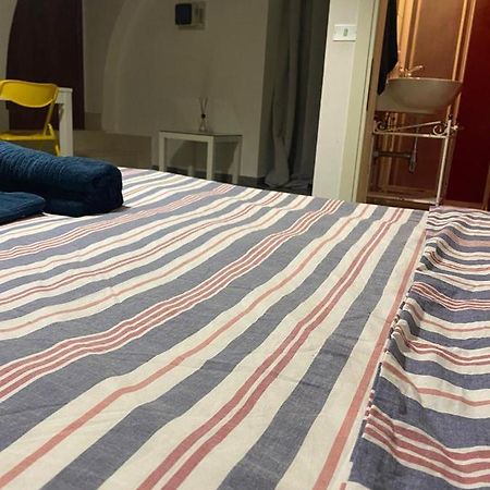 Little Flat - Bari Heart Apartment ภายนอก รูปภาพ
