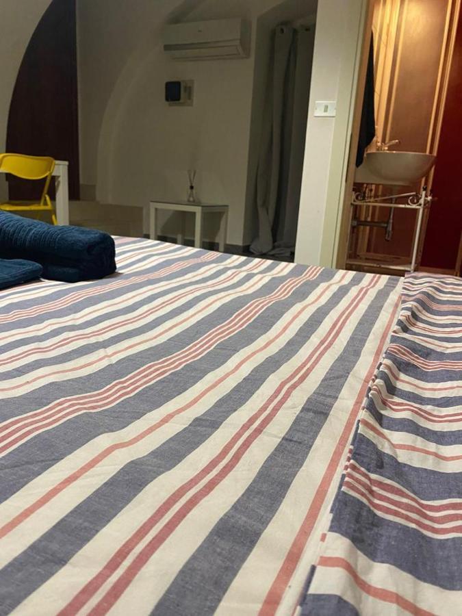 Little Flat - Bari Heart Apartment ภายนอก รูปภาพ